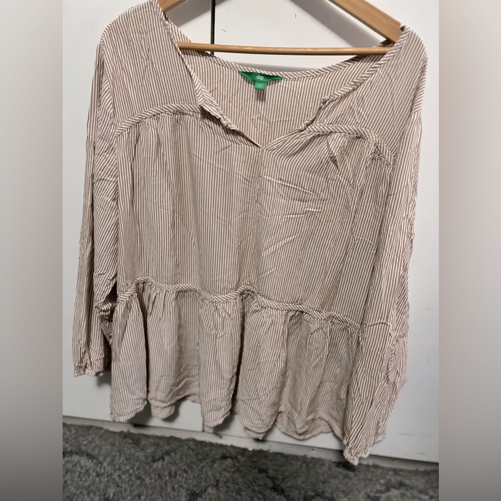 Women’s DIP blouse size 2x. No holes or stains